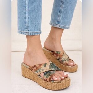 NWOT Oasis Society Platform Slide Sandals Floral Woven Size 8 Boho Chic